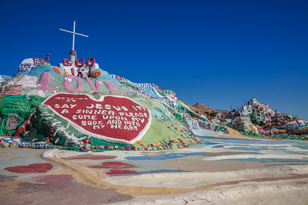 Der Salvation Mountain in der südkalifornischen Wüste